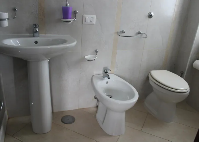 Alojamento de Acomodação e Pequeno-almoço Oasi Al Mare 4*
